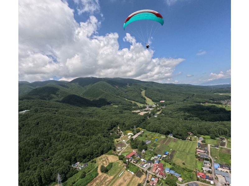 【長野県・富士見パノラマ】タンデム(2人乗り)フライトで本州一の高度差800mの大空への紹介画像