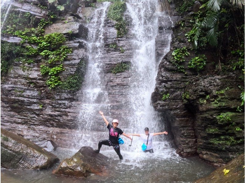【西表島/１日】マングローブSUP＋奥ゲーダ滝トレッキング(石垣日帰りOK/シャワー/写真データ/お茶無料)西表島アドベンチャーウェルネスの紹介画像