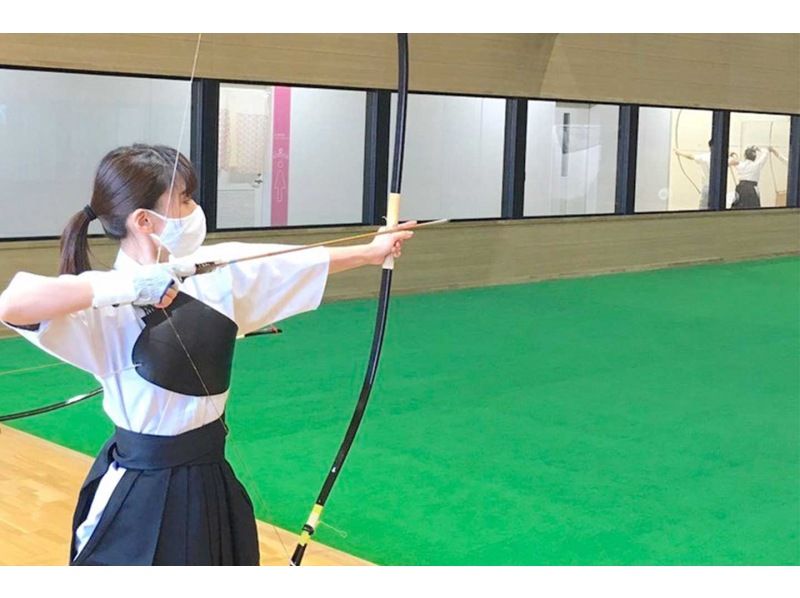 本物の弓道着を着て美しく矢を放つ弓道体験 | アクティビティジャパン