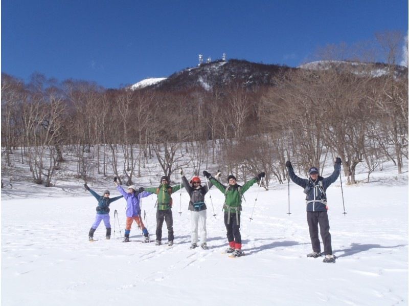 【赤城山／群馬】非日常！凍った湖横断◎スノーシュー&氷瀑観賞ハイキング1日ツアー『アイスバブル☆氷の湖ウォーク』冬の雪景色満喫！関東 百名山の紹介画像