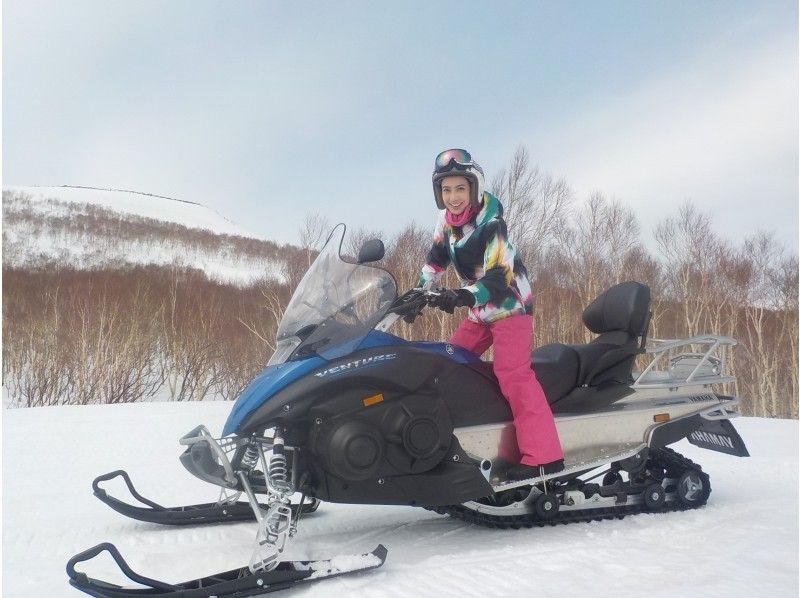 [Hokkaido/Niseko] Snowmobile guided tour 60 minutes 500cc group tour Heavy snow field courseの紹介画像