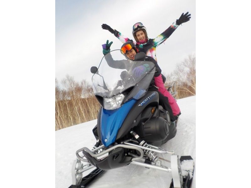 [Hokkaido/Niseko] Snowmobile guided tour 60 minutes 500cc group tour Heavy snow field courseの紹介画像