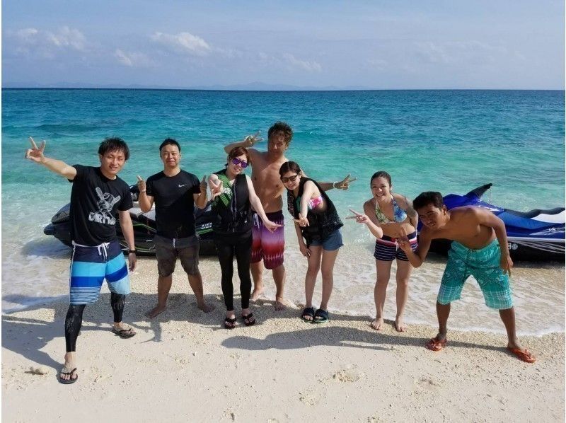 【沖縄・宜野湾】１日完全貸切！！クルーザー＆ジェットスキー！砂浜だけの無人島 マリンスポーツ遊び放題の紹介画像