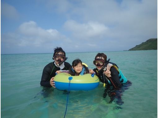 沖縄宮古島 2歳半 感動体験 ウミガメと一緒に泳ぐシュノーケリング 約一時間半のコースです アクティビティジャパン