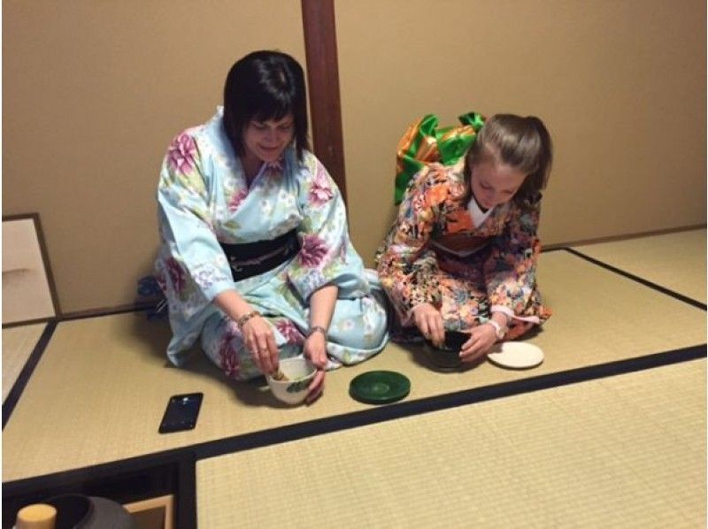 [京都，金阁]可以练不仅茶道之旅，“你Aiseki茶道体验，”从金阁寺有1分钟的步行路程の紹介画像