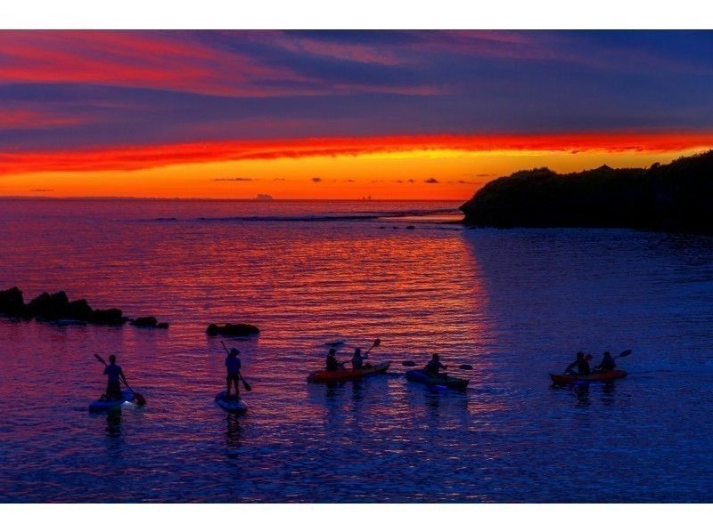 【4名以上対象★グループ割】《サンセットSUPツアー》人気急上昇★東シナ海に沈む夕陽を海上で満喫！プチマングローブツアー付！写真プレゼント！