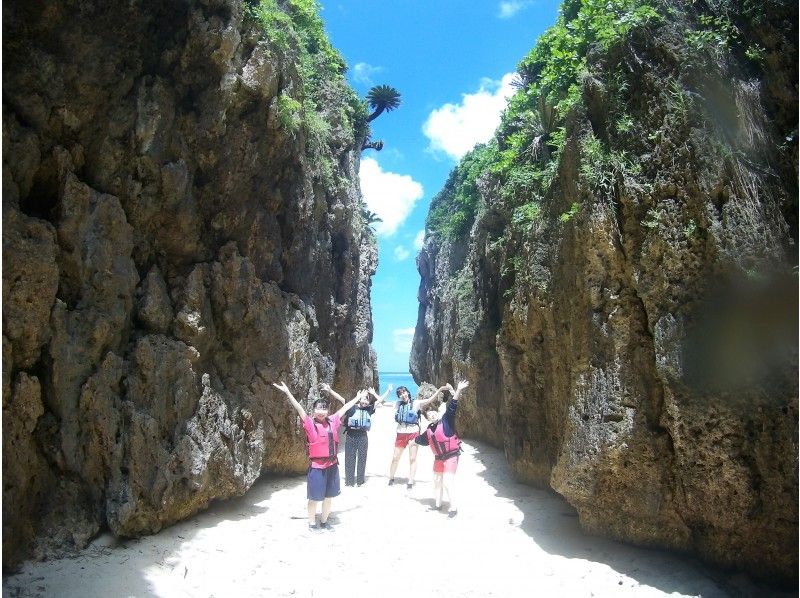 【沖縄・備瀬】★期間限定★ワルミ上陸ツアー（SUP・シーカヤック）の紹介画像