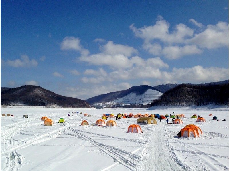 【南富良野】氷上ワカサギ釣り 半日ツアー「道の駅 南ふらの」現地集合 ☆ お車でお越しの方限定・1組ごとテント貸切 ☆の紹介画像