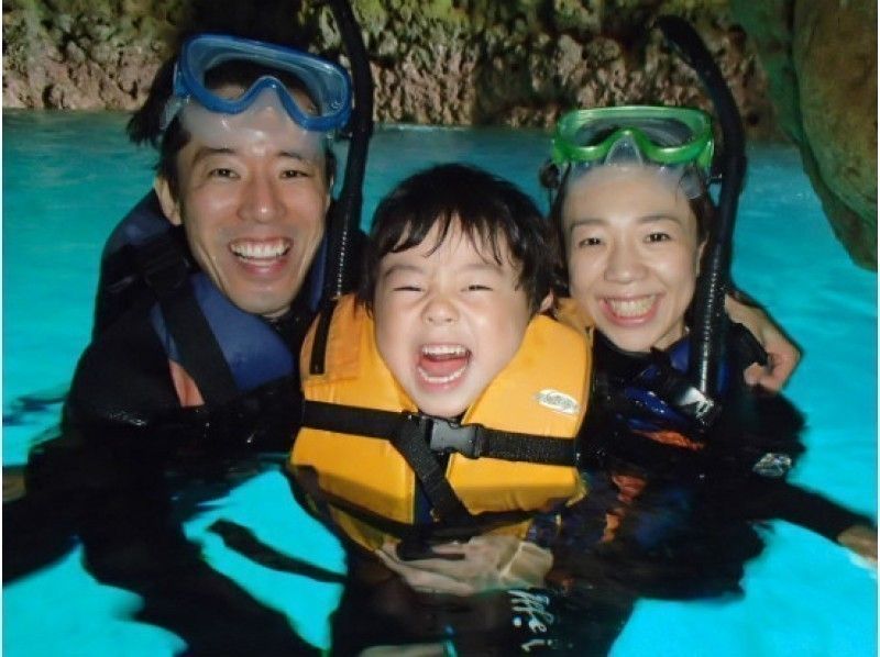 [沖縄·藍洞·浮潛]藍洞穴海灘浮潛の紹介画像