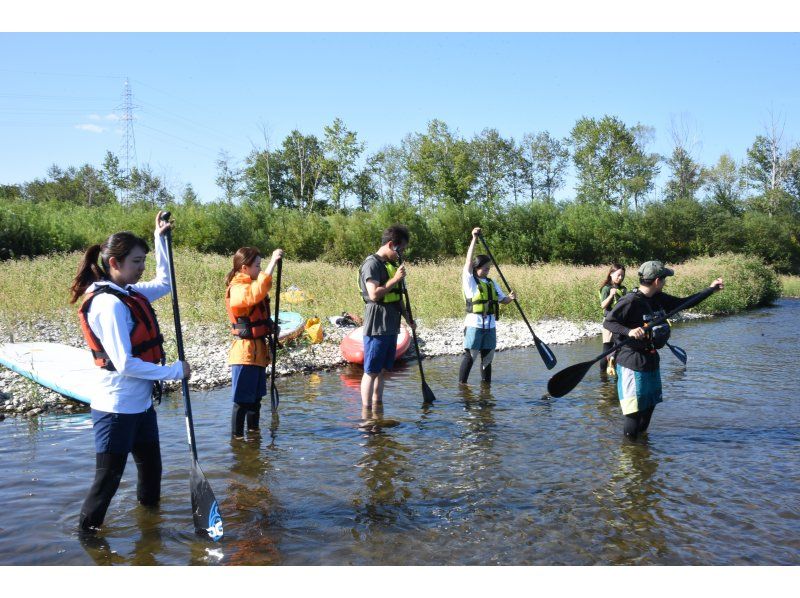 [ฮอกไกโด, Tokachi] เดินเล่นบนแม่น้ำ Tokachi ด้วยแม่น้ำ SUP ♪ -คุณสามารถลงแม่น้ำได้เป็นครั้งแรก-の紹介画像