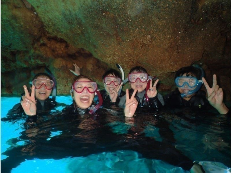 ボートで高確率で青の洞窟案内☆1歳から60歳以上の方も参加可能☆青の洞窟シュノーケリングの紹介画像