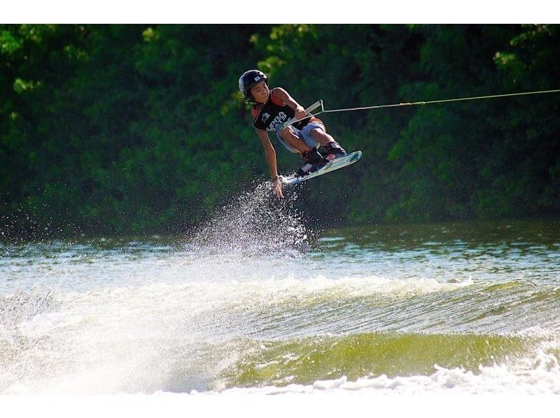 [ยามานาชิ/ Lake Yamanaka] ประสบการณ์เวคบอร์ด(Wakeboard)ที่โรงเรียนที่ดีที่สุดในญี่ปุ่น!の紹介画像