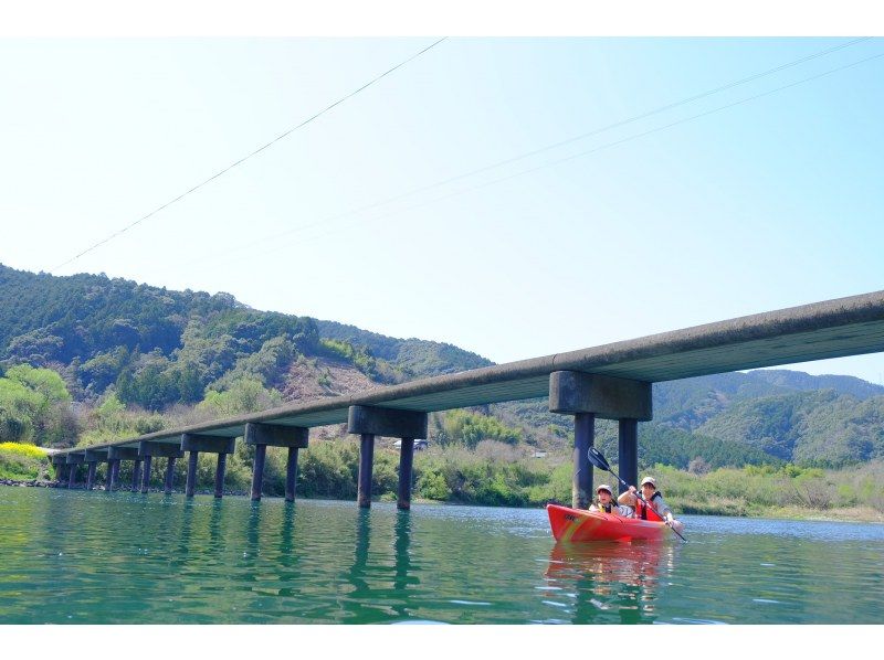 [在河上的四万十兩人獨木舟的經驗！ （1小時）在下沉的橋上劃獨木舟！の紹介画像