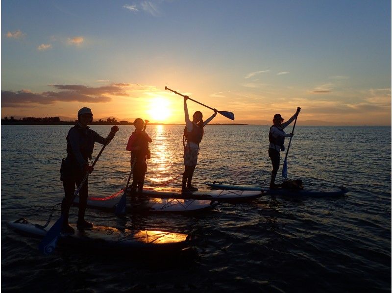 [Mie Prefecture / Ise Shima] Sunset SUP <<Rental With marine shoes »の紹介画像