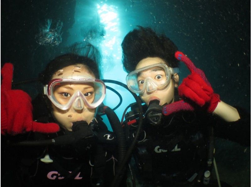 【真正的2船潛水】“藍色洞穴＆Anemonefish”體驗潛水！包括餵食經驗！ ！の紹介画像