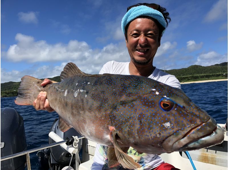 【Kagoshima · Amami Oshima】 Trolling big fishing tour which goes by boat of 29 feet! !の紹介画像
