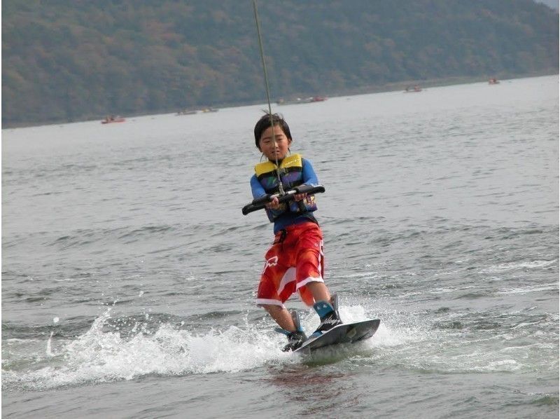 山梨・山中湖】お得セット・ウェイクボード体験15分+ハリケーン
