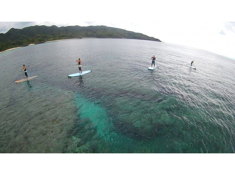 【沖縄・石垣島】石垣島の美しい海を満喫！サンゴ礁の海をスイスイ漕ぐなら！SUPクルージングコース　写真データ付　の紹介画像