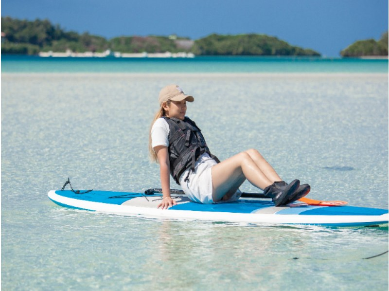 SALE! [Ishigaki Island/Half-day] Choose from SUP/canoeing in the world-renowned "Kabira Bay" ★ Free pick-up and drop-off/photo data, no additional charges, same-day reservations OK!の紹介画像