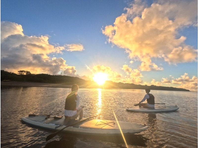 [เกาะอิชิงากิ/เช้าตรู่] เลือกระหว่างกิจกรรม SUP/พายเรือแคนูชมพระอาทิตย์ขึ้น ★ ประสบการณ์ที่สดชื่นและมีชีวิตชีวาตั้งแต่เช้า ★ รับสมัครได้จนถึง 18.00 น. ของวันก่อนหน้า [ข้อมูลภาพถ่ายฟรี]の紹介画像