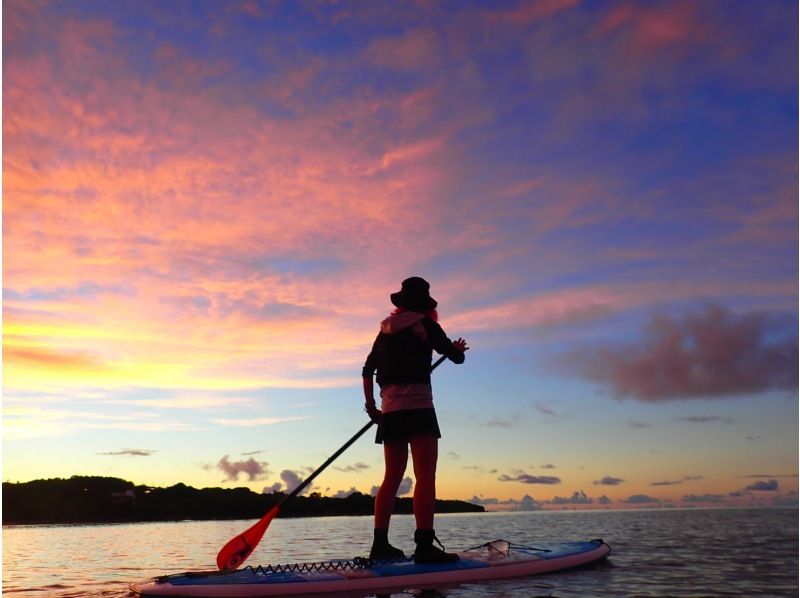 [เกาะอิชิงากิ/เช้าตรู่] เลือกระหว่างกิจกรรม SUP/พายเรือแคนูชมพระอาทิตย์ขึ้น ★ ประสบการณ์ที่สดชื่นและมีชีวิตชีวาตั้งแต่เช้า ★ รับสมัครได้จนถึง 18.00 น. ของวันก่อนหน้า [ข้อมูลภาพถ่ายฟรี]の紹介画像