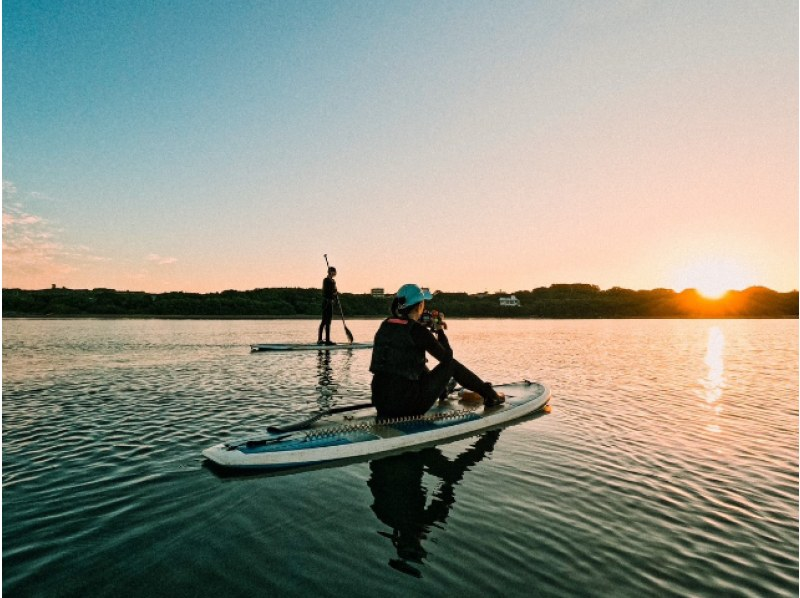 [เกาะอิชิงากิ/เช้าตรู่] เลือกระหว่างกิจกรรม SUP/พายเรือแคนูชมพระอาทิตย์ขึ้น ★ ประสบการณ์ที่สดชื่นและมีชีวิตชีวาตั้งแต่เช้า ★ รับสมัครได้จนถึง 18.00 น. ของวันก่อนหน้า [ข้อมูลภาพถ่ายฟรี]の紹介画像