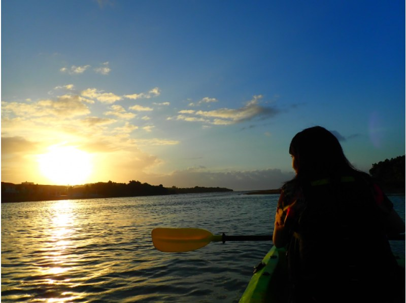 [เกาะอิชิงากิ/เช้าตรู่] เลือกระหว่างกิจกรรม SUP/พายเรือแคนูชมพระอาทิตย์ขึ้น ★ ประสบการณ์ที่สดชื่นและมีชีวิตชีวาตั้งแต่เช้า ★ รับสมัครได้จนถึง 18.00 น. ของวันก่อนหน้า [ข้อมูลภาพถ่ายฟรี]の紹介画像