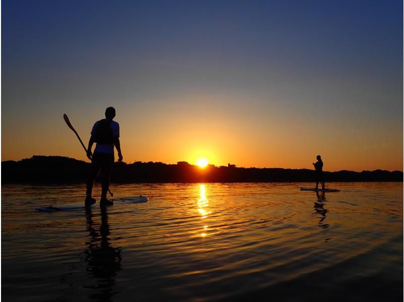 [เกาะอิชิงากิ/เช้าตรู่] เลือกระหว่างกิจกรรม SUP/พายเรือแคนูชมพระอาทิตย์ขึ้น ★ ประสบการณ์ที่สดชื่นและมีชีวิตชีวาตั้งแต่เช้า ★ รับสมัครได้จนถึง 18.00 น. ของวันก่อนหน้า [ข้อมูลภาพถ่ายฟรี]の紹介画像