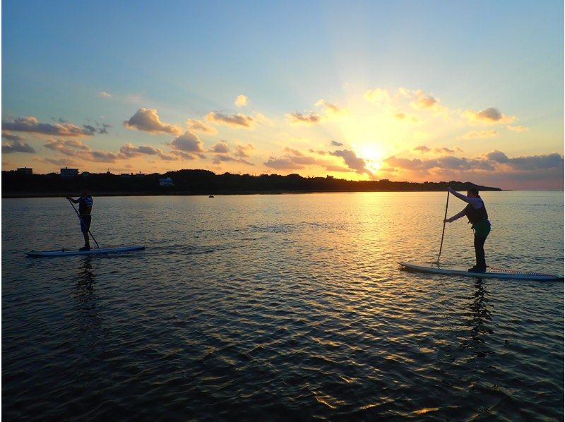 [เกาะอิชิงากิ/เช้าตรู่] เลือกระหว่างกิจกรรม SUP/พายเรือแคนูชมพระอาทิตย์ขึ้น ★ ประสบการณ์ที่สดชื่นและมีชีวิตชีวาตั้งแต่เช้า ★ รับสมัครได้จนถึง 18.00 น. ของวันก่อนหน้า [ข้อมูลภาพถ่ายฟรี]の紹介画像