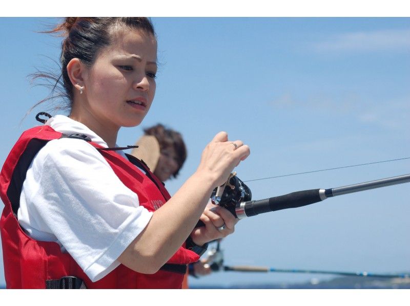 【沖縄・本部町】初心者、ファミリー、OK！「釣り船」半日チャーターコース！手ぶら釣りセットも！の紹介画像
