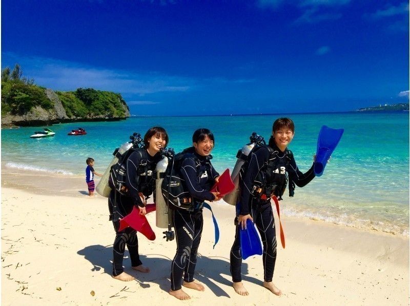【Okinawa Prefecture · Onna Village】 First time guarantor! Onna village Meishida Misaki, experience dive in the blue cave!の紹介画像