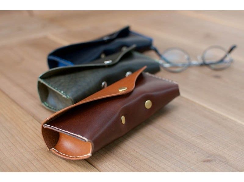[Kyoto / Nakagyo Ward] One point only for yourself! Leather craft experience "Making glasses case"の紹介画像