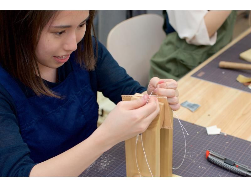 [Kyoto / Nakagyo Ward] One point only for yourself! Leather craft experience "pass case making"の紹介画像