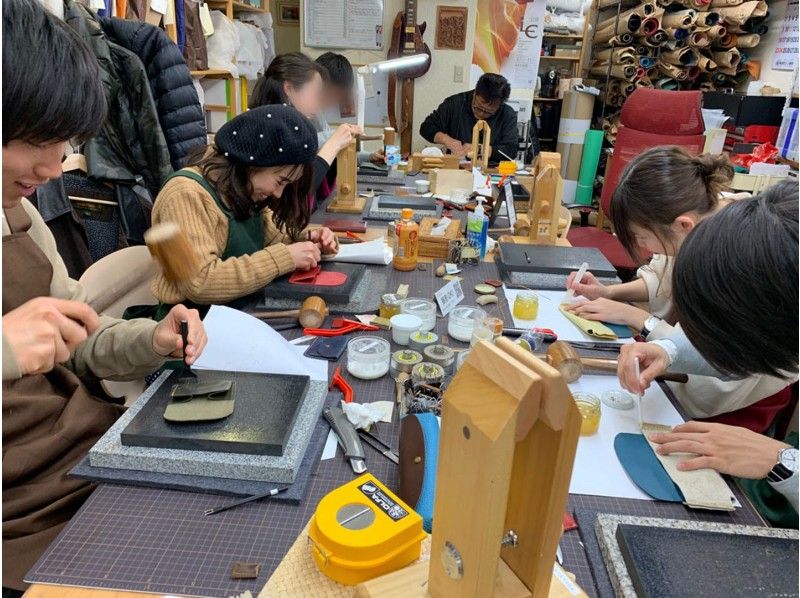 [Kyoto / Nakagyo Ward] One point only for yourself! Leather craft experience "Making a medicine bag"