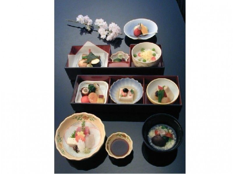 【2018隅田川花火大会】『言問橋・屋上特設観覧席観賞プラン』老舗料亭の花火御膳付き【11885】の紹介画像