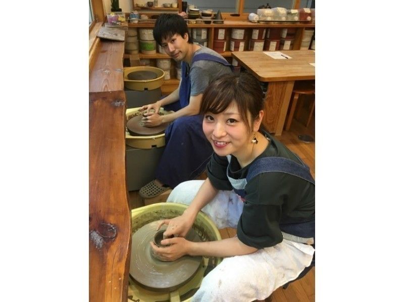 【東京・多摩】陶芸体験～ペアでお得！「ふたりで電動ろくろ体験」カップルにもお勧め・手ぶらでOK！の紹介画像