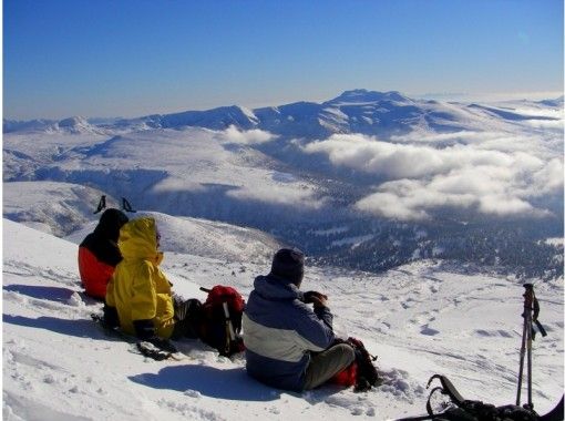 【北海道・大雪山】絶景スノーシュー「旭岳山頂コース」アイゼン使用で山頂を目指す（※晴れの日のみ）