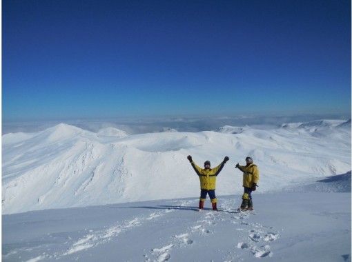 【北海道・大雪山】絶景スノーシュー「旭岳山頂コース」アイゼン使用で山頂を目指す（※晴れの日のみ）