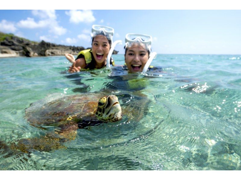 [Miyakojima Sea Turtles] \ Easy to meet at the store / Snorkel tour to swim with sea turtles! Free tour photos, showers, hairdryers, and parking♡の紹介画像