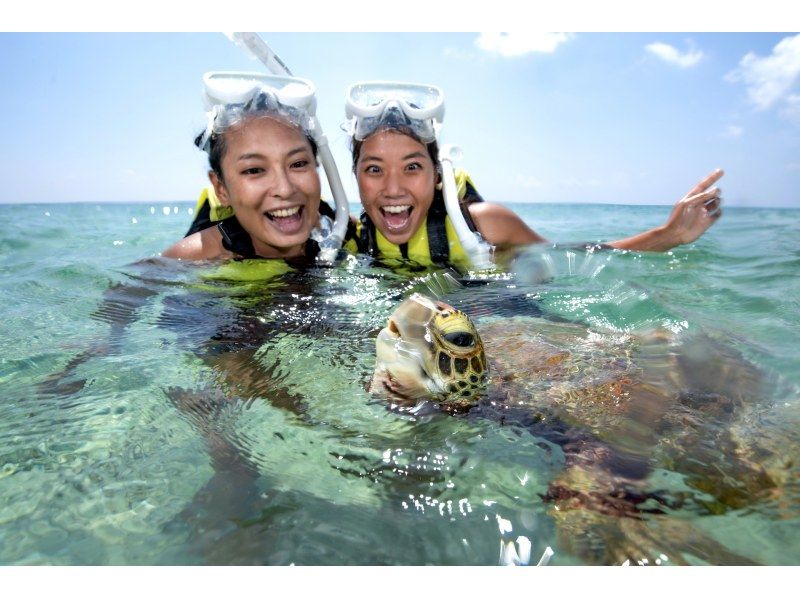 ＼宮古島の定番／ウミガメシュノーケル＆サンセットSUPツアー｜再チャレンジ無料保証｜GoPro写真＆動画無料｜温水シャワー、ドライヤー完備♡の紹介画像