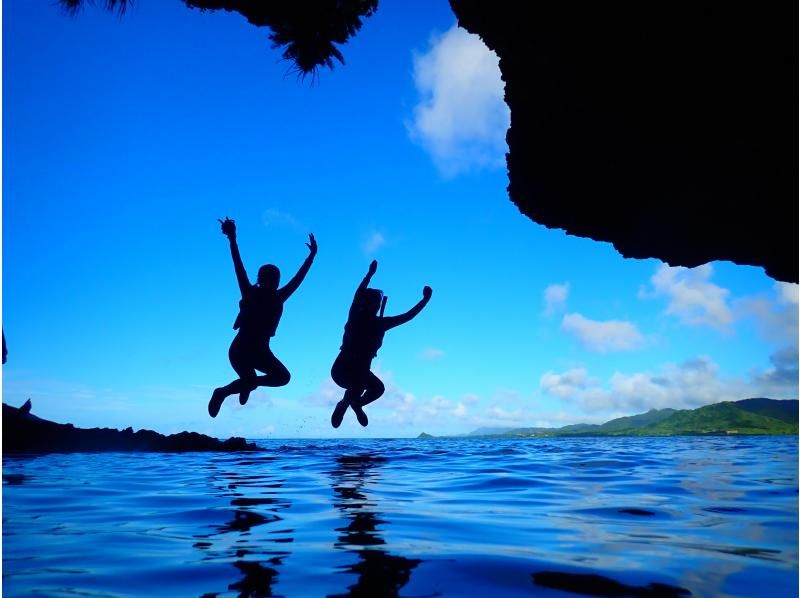 [Ishigaki Island/Half-day] Blue Cave Exploration & Snorkeling ★ You might even see some sea turtles ★ Free pick-up/drop-off/photo data/equipment rental! Same-day reservations welcome! [Student discount plan]の紹介画像