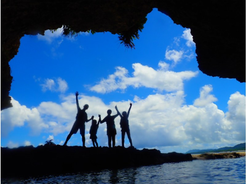 [Ishigaki Island/Half-day] Blue Cave Exploration & Snorkeling ★ You might even see some sea turtles ★ Free pick-up/photo data/equipment! Same-day reservations welcome! Spring sale now onの紹介画像