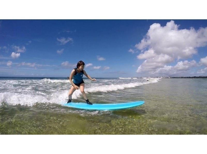 [Chatan, Okinawa] ★ Surfing school for beginners! (5 or more people) Professional surfers will teach you in a fun way!の紹介画像