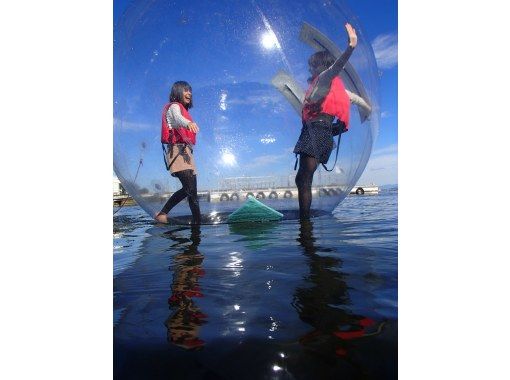 滋賀 琵琶湖 Nwwaウォーターボール 琵琶湖の上で浮遊体験 全写真無料でスマホにお送り致します アクティビティジャパン