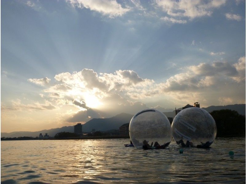 【滋賀・琵琶湖】NWWAウォーターボール～琵琶湖の上で浮遊体験！全写真無料でスマホにお送り致します★の紹介画像