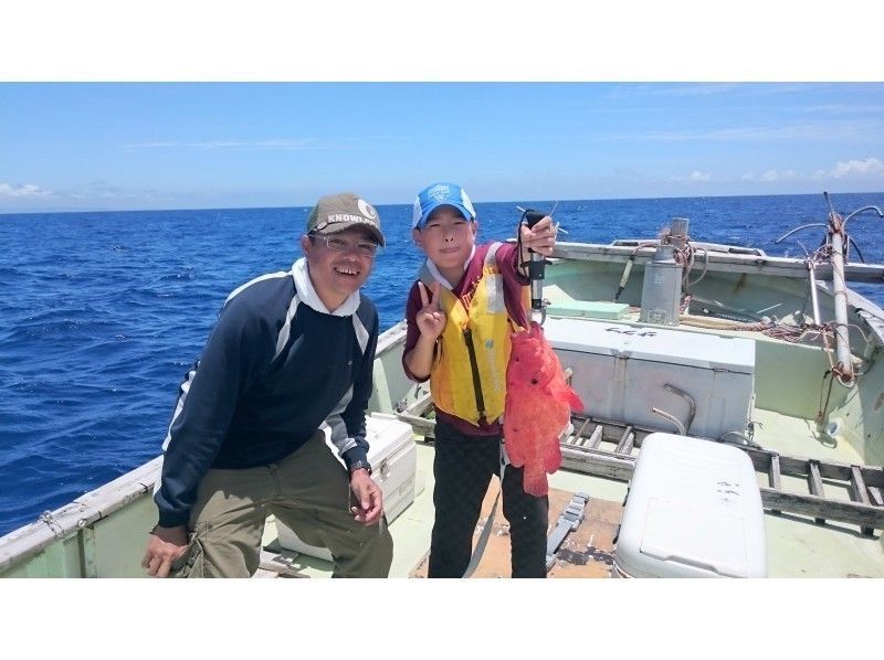 【 Kagoshima · Amami Oshima Northern area · Airport side by the hand] OK by hand! Experience fishing that even beginners can enjoyの紹介画像