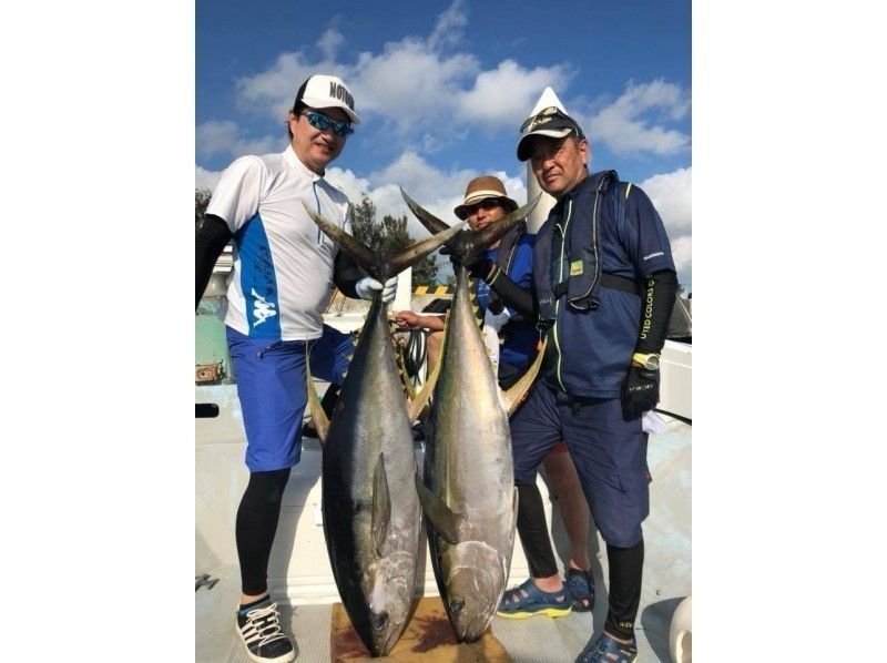 【 Miyakojima | Sakae Makaru】 Fishing fisherman's dream tuna fishing by hand!の紹介画像
