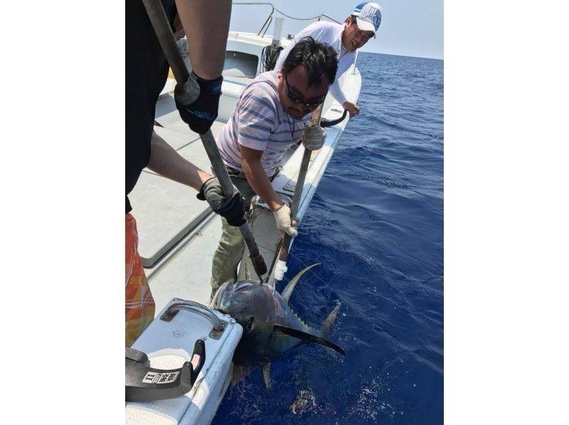 宮古島｜栄真丸】手ぶらで釣り人の夢 マグロ釣り！貸切コース | アクティビティジャパン