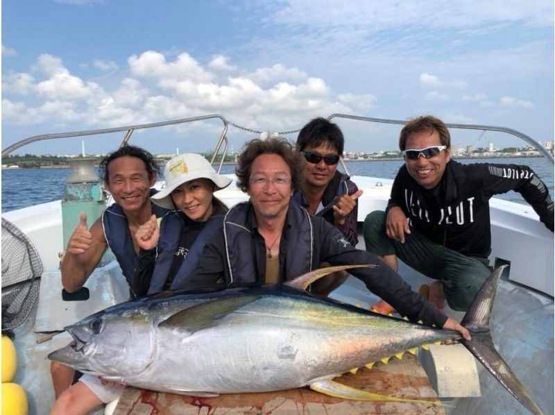 【 Miyakojima | Sakae Makaru】 Fishing fisherman's dream tuna fishing by hand!の紹介画像