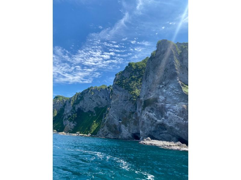 [Hokkaido, Otaru] Blue Cave | Famous Captain's Adventure Let's Go Cruise!の紹介画像